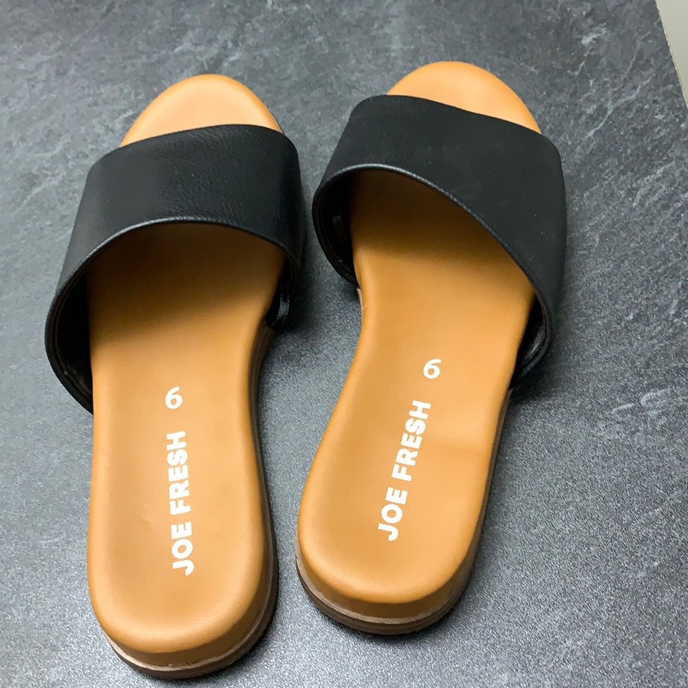 Black slide sandals size 6